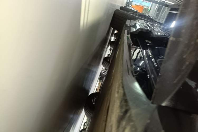 Used Nio EC6 2025 75 kWh Right Side Sill