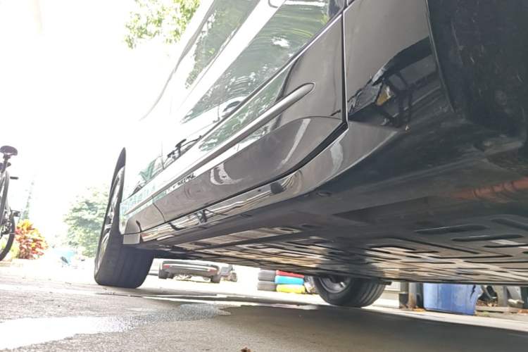 Used Nio EC6 2025 75 kWh Right Side Sill