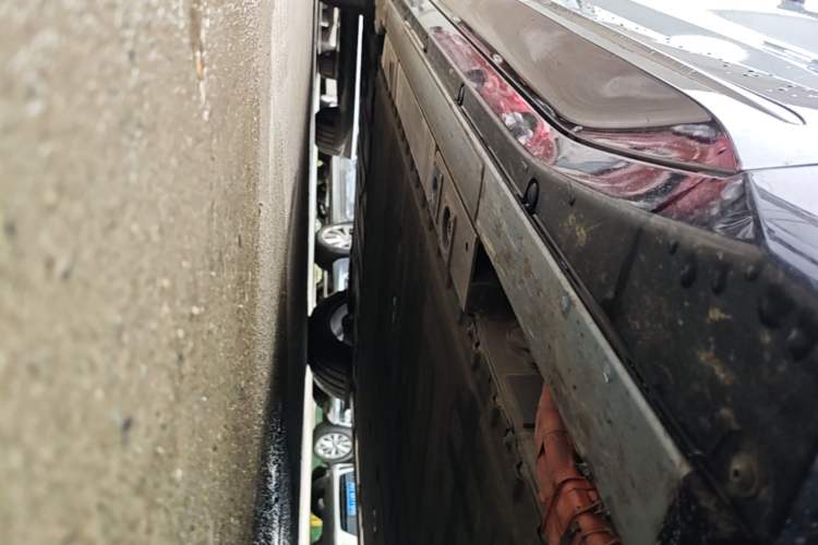 Used Nio EC6 2025 75 kWh Right Side Sill