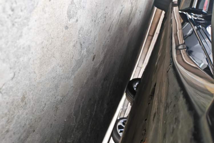 Used Nio EC6 2025 75 kWh Right Side Sill