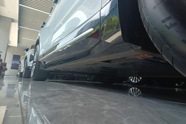 Used Nio EC6 2025 75 kWh Right Side Sill