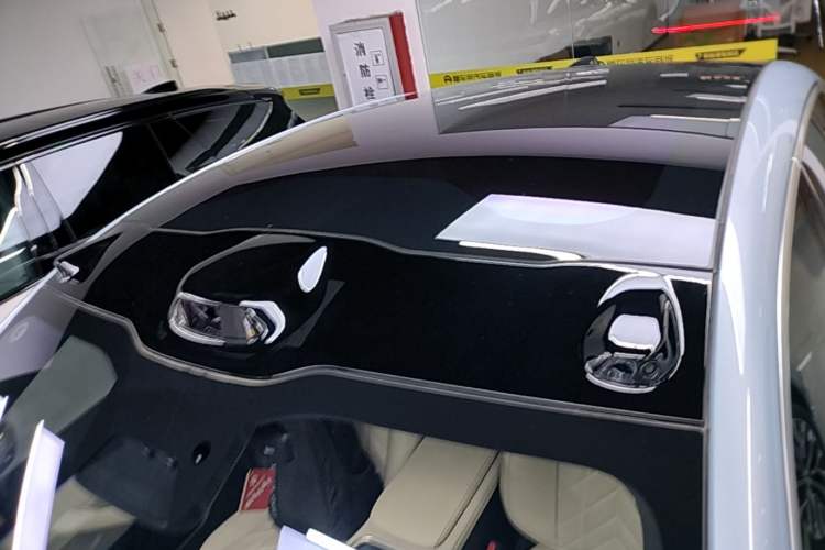 Used Nio EC6 2025 75 kWh Roof