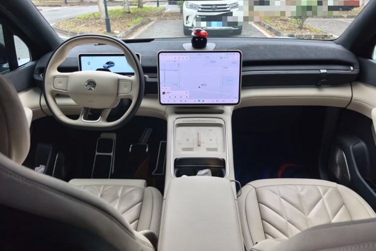 Used Nio EC6 2025 75 kWh Center Console