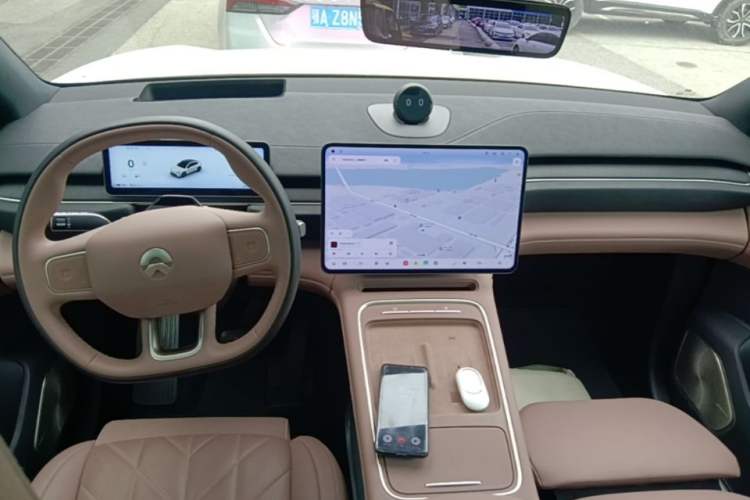 Used Nio EC6 2025 75 kWh Center Console