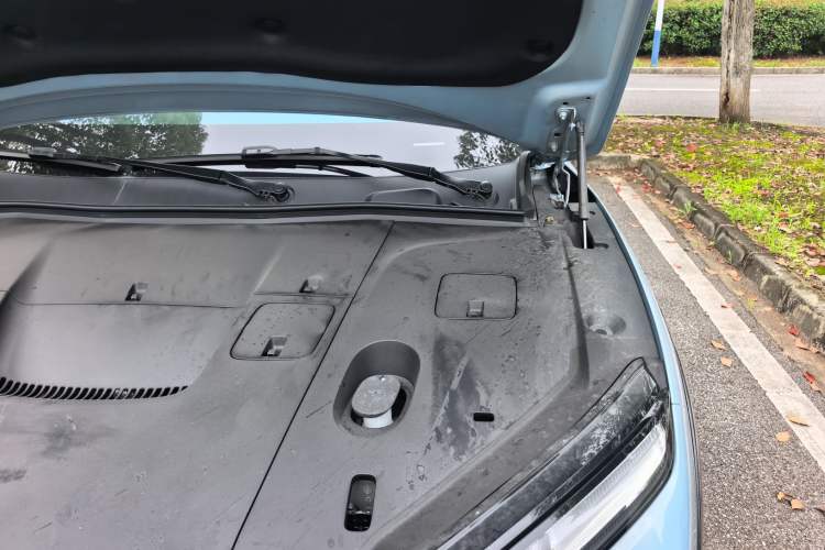 Used Nio EC6 2025 75 kWh Engine Bay Left