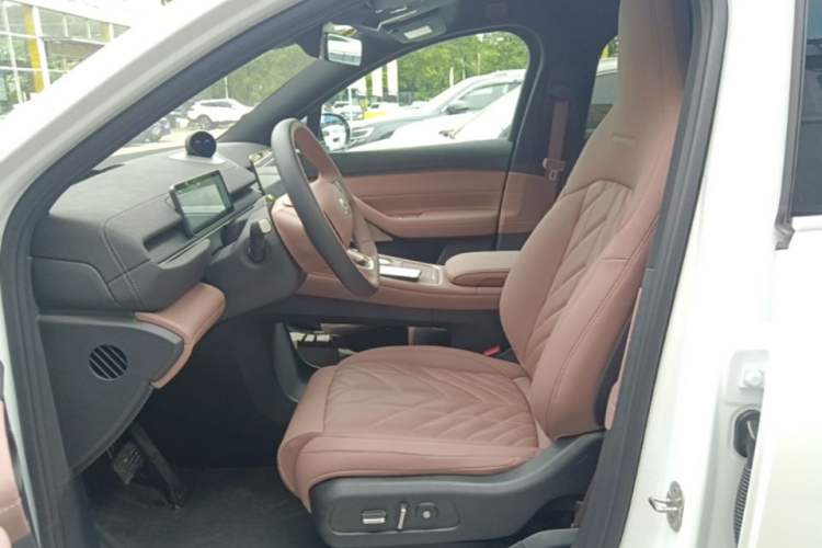 Used Nio EC6 2025 75 kWh Left Front Seat