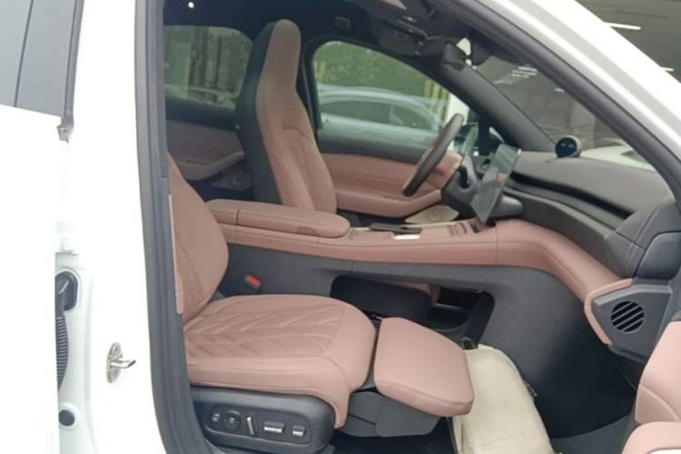 Used Nio EC6 2025 75 kWh Right Front Seat
