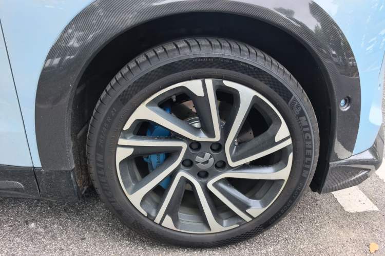 Used Nio EC6 2025 75 kWh Right Front Wheel Hub