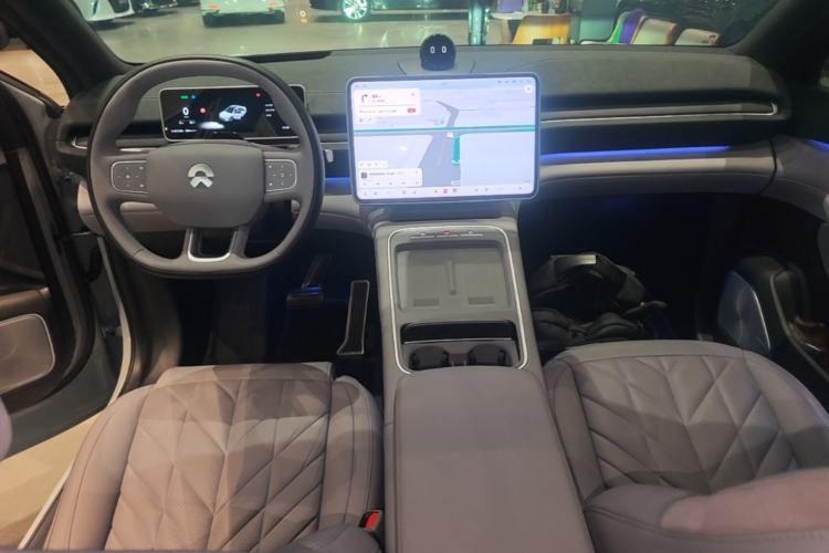 Used Nio EC6 2025 75 kWh Center Console