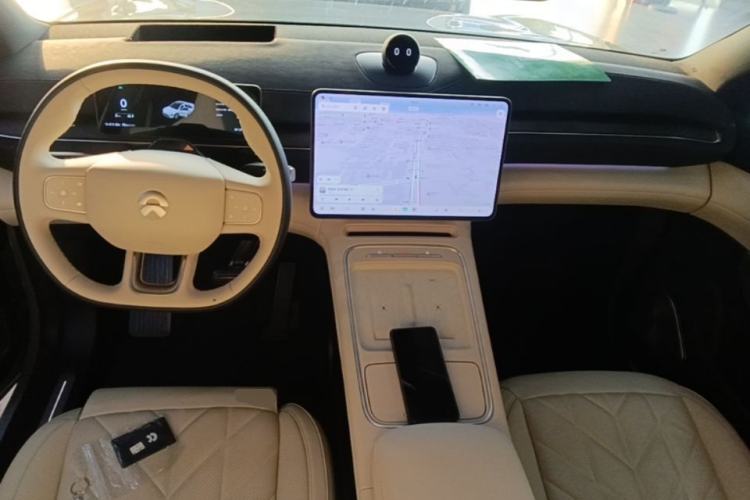 Used Nio EC6 2025 75 kWh Center Console
