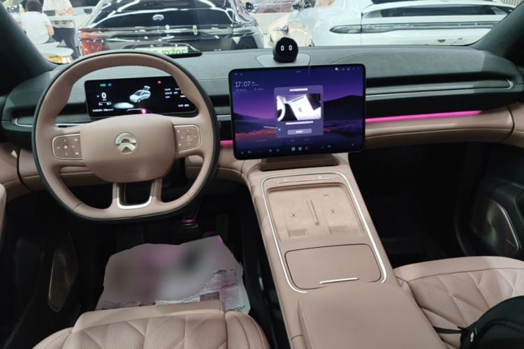 Used Nio EC6 2025 75 kWh Center Console