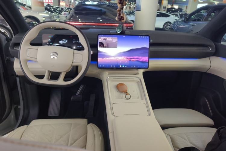 Used Nio EC6 2025 75 kWh Center Console