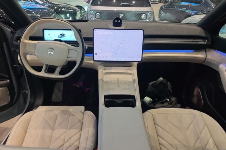 Used Nio EC6 2025 75 kWh Center Console
