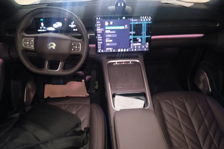 Used Nio EC6 2025 75 kWh Center Console
