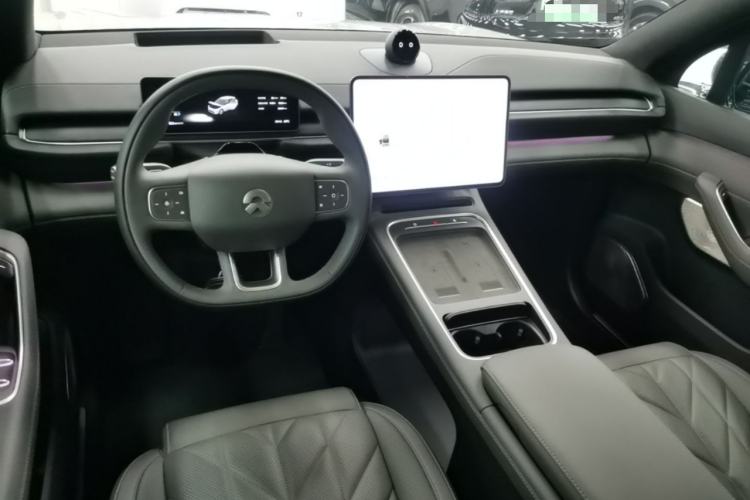 Used Nio EC6 2025 75 kWh Center Console
