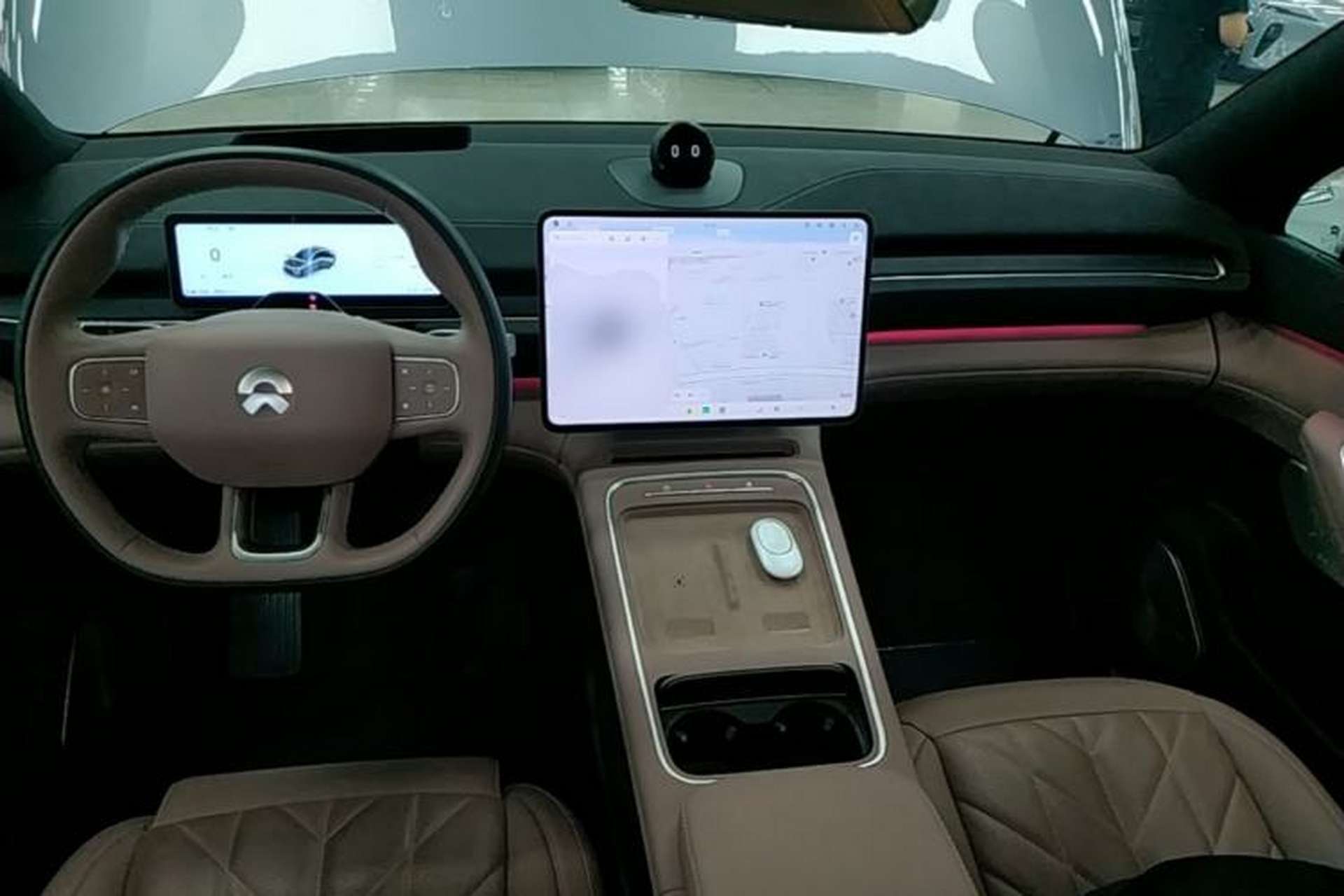 Used Nio EC6 2025 75 kWh Center Console