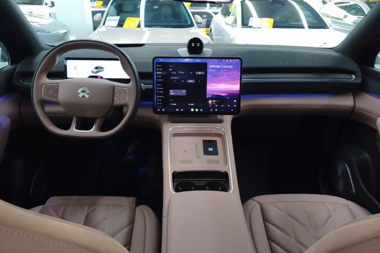 Used Nio EC6 2025 75 kWh Center Console