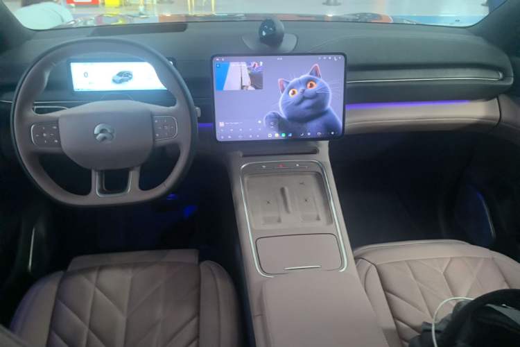 Used Nio EC6 2025 75 kWh Center Console