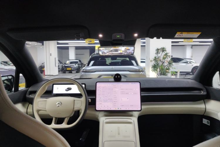 Used Nio EC6 2025 75 kWh Center Console