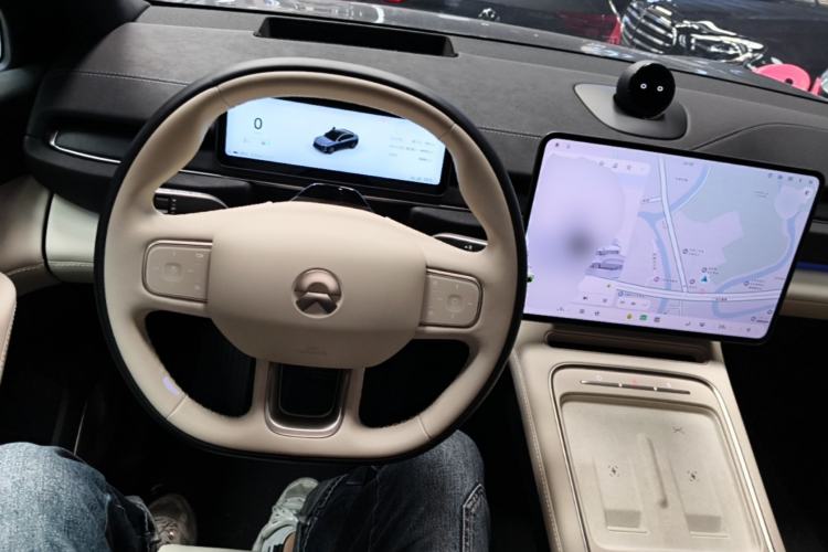Used Nio EC6 2025 75 kWh Center Console