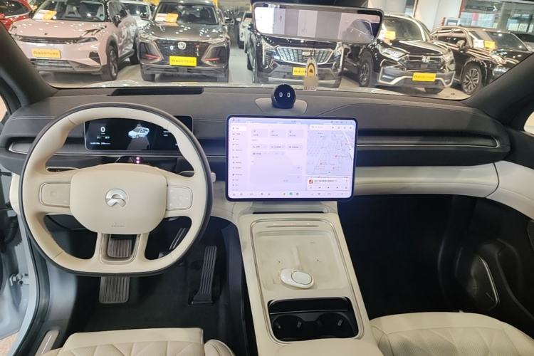 Used Nio EC6 2025 75 kWh Center Console