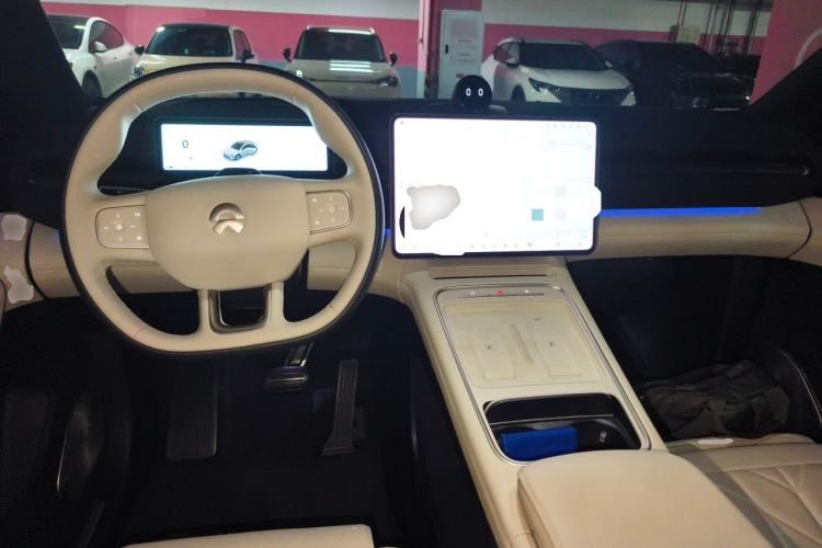Used Nio EC6 2025 75 kWh Center Console