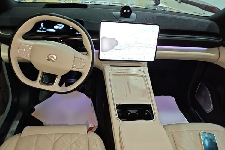 Used Nio EC6 2025 75 kWh Center Console