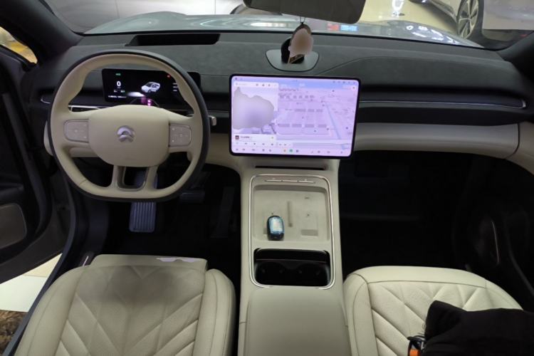 Used Nio EC6 2025 75 kWh Center Console