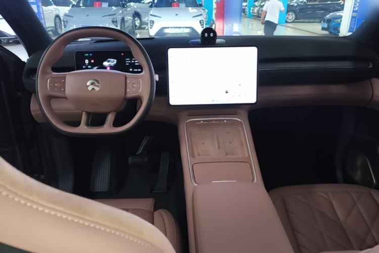 Used Nio EC6 2025 75 kWh Center Console
