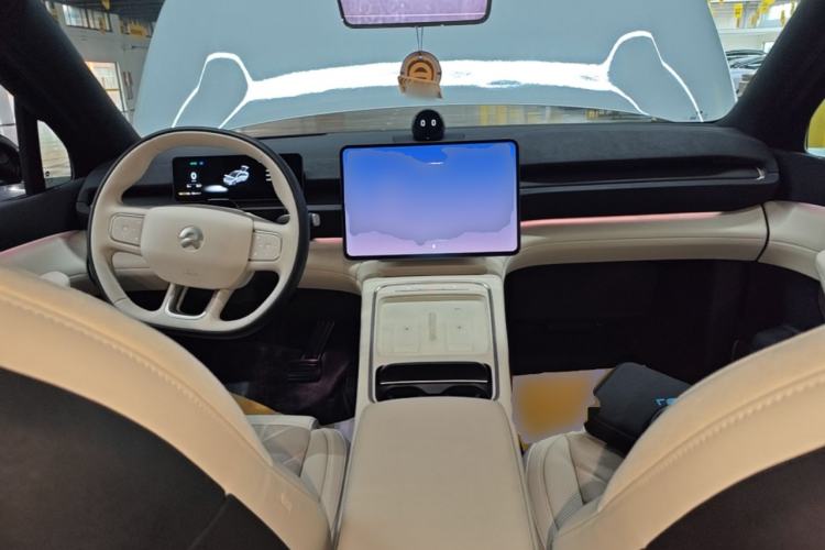 Used Nio EC6 2025 75 kWh Center Console