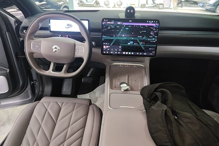 Used Nio EC6 2025 75 kWh Center Console