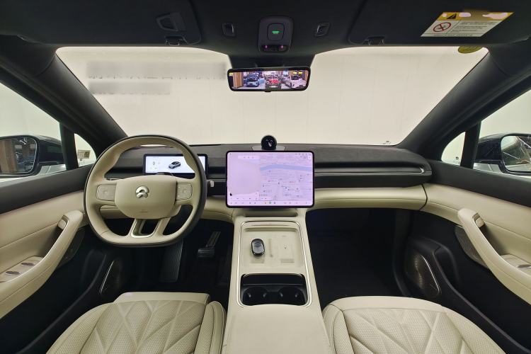 Used Nio EC6 2025 75 kWh Center Console