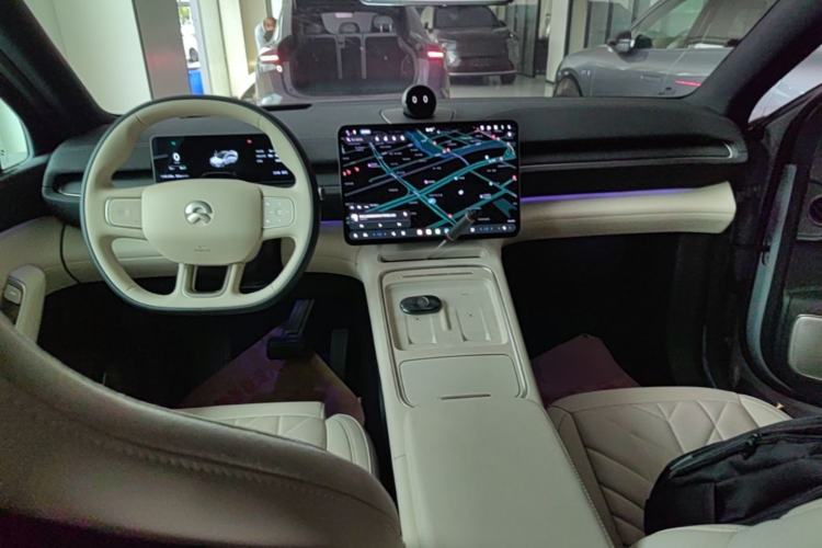 Used Nio EC6 2025 75 kWh Center Console