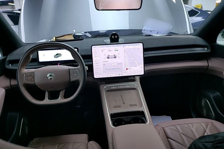Used Nio EC6 2025 75 kWh Center Console