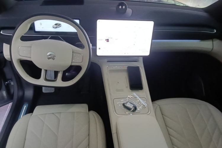 Used Nio EC6 2025 75 kWh Center Console