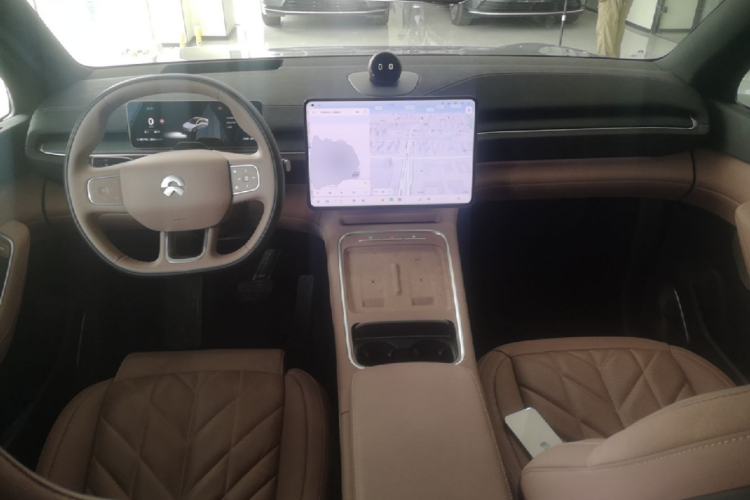 Used Nio EC6 2025 75 kWh Center Console