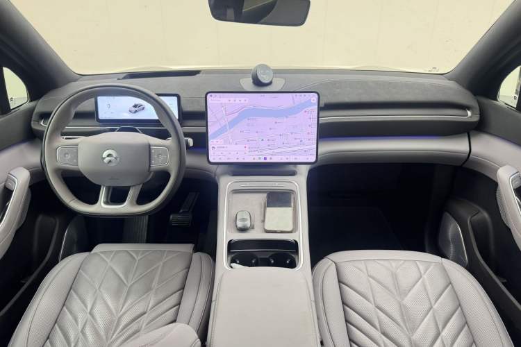 Used Nio EC6 2025 75 kWh Center Console