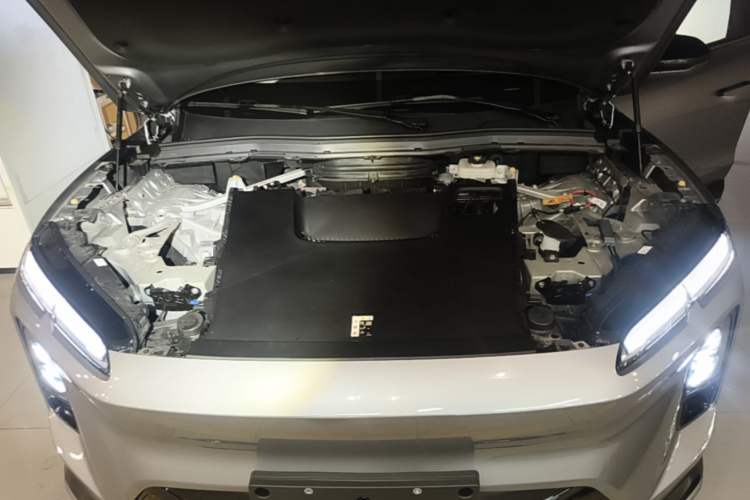Used Nio EC6 2025 75 kWh Engine Bay