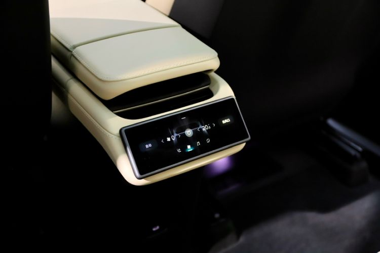 Used Nio EC6 2025 75 kWh Interior 10