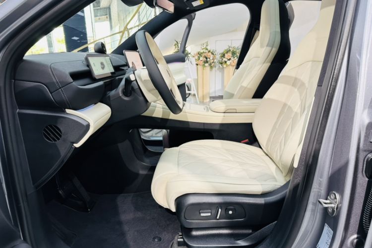 Used Nio EC6 2025 75 kWh Interior 5