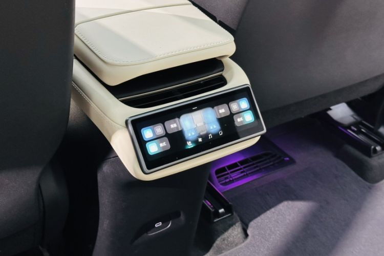 Used Nio EC6 2025 75 kWh Interior 7