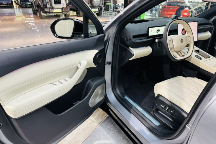 Used Nio EC6 2025 75 kWh Interior 9