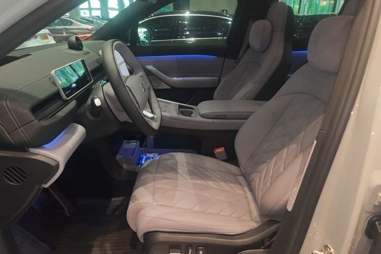Used Nio EC6 2025 75 kWh Left Front Seat