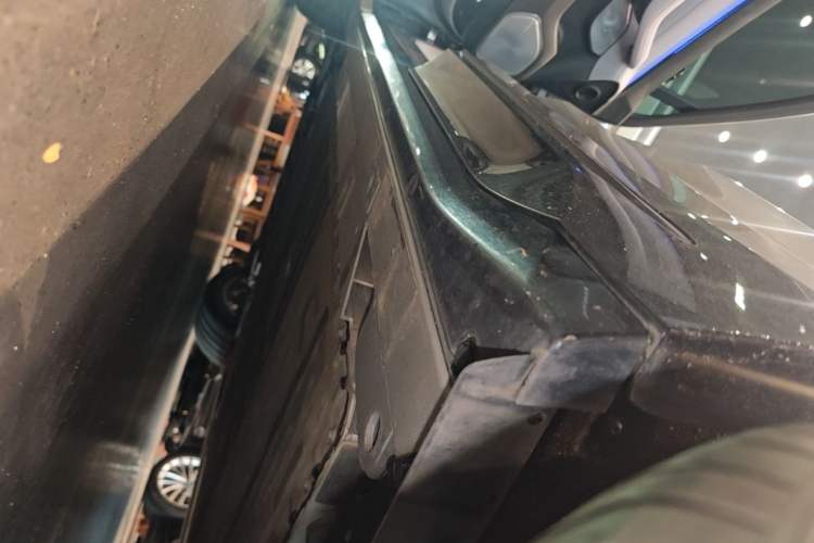 Used Nio EC6 2025 75 kWh Left Side Sill