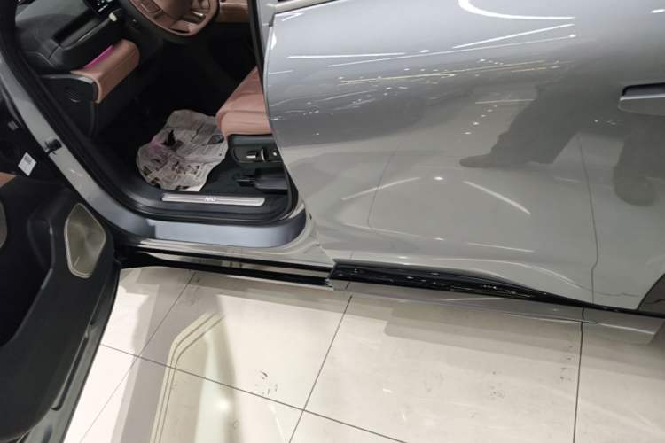 Used Nio EC6 2025 75 kWh Left Side Sill