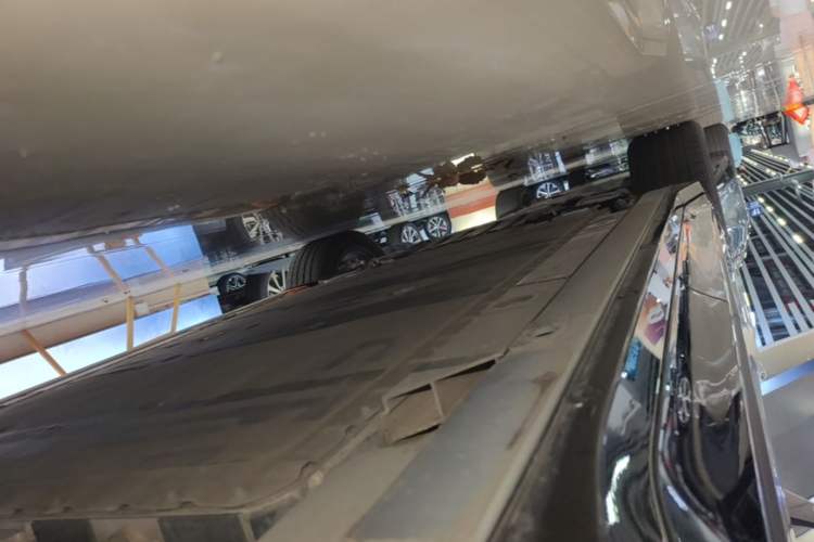 Used Nio EC6 2025 75 kWh Left Side Sill