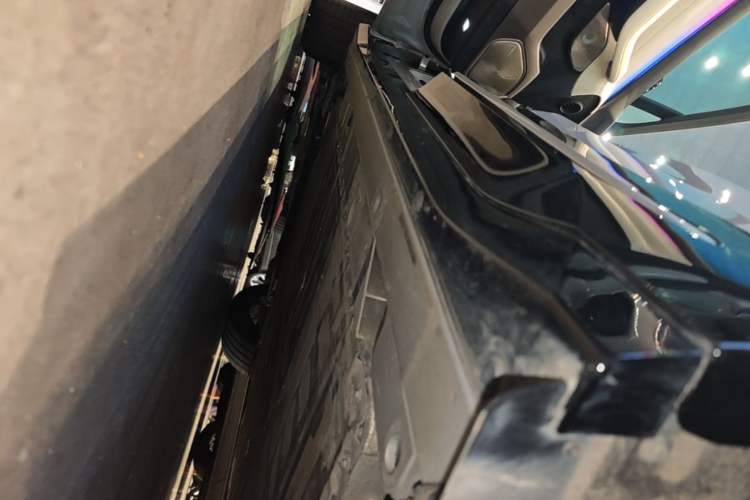 Used Nio EC6 2025 75 kWh Left Side Sill