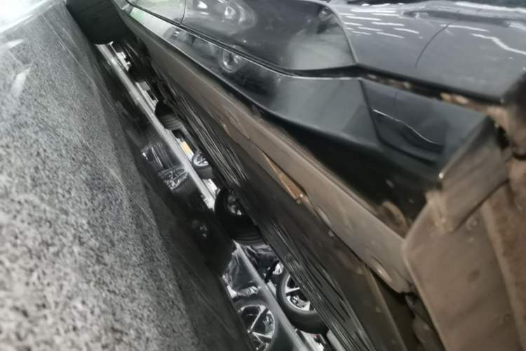 Used Nio EC6 2025 75 kWh Left Side Sill