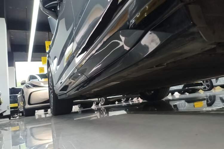 Used Nio EC6 2025 75 kWh Left Side Sill