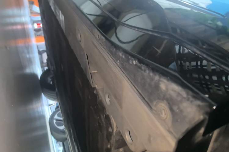 Used Nio EC6 2025 75 kWh Left Side Sill